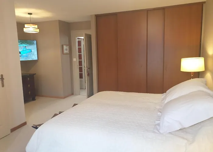 Au Clos Du Bourg 3* Blasimon